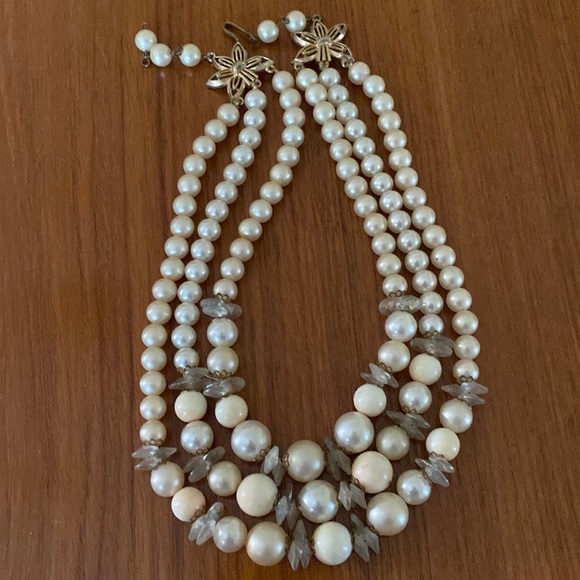 VTG Triple Strand Pearl/Crystal Necklace - Picture 2 of 10